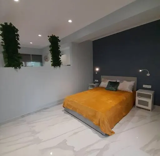 Daire Salavantes House Hanya