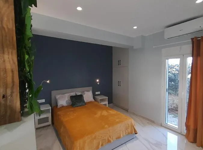 Daire Salavantes House